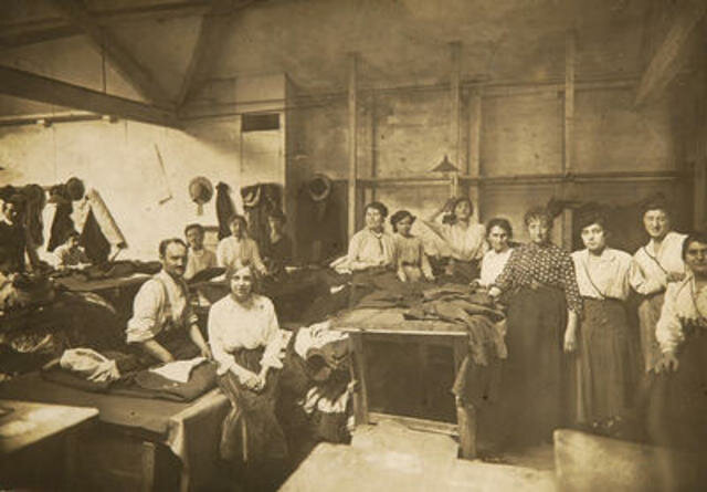 Schindler accepts jewish workers