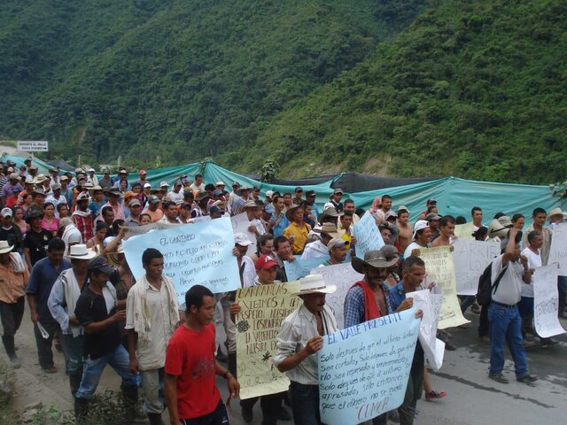 Hostigamiento contra la comunidad.