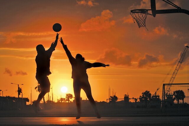 Junior plays Rowdy in a 1v1 basketball game