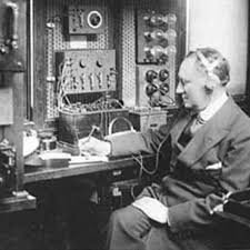 Aparece y se populariza la radio