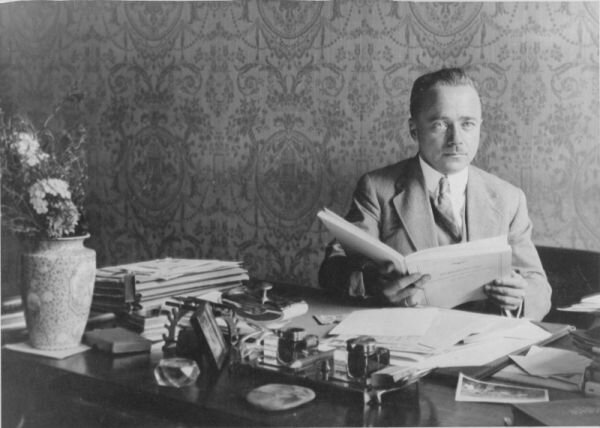 E. DOLLFUS