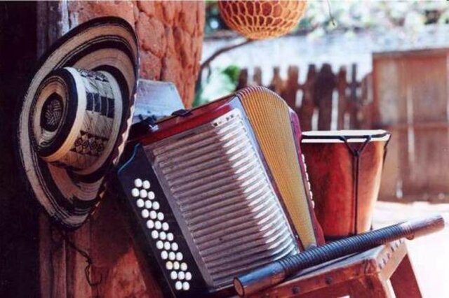 Cine nacional premiado en Cannes, el reconocimiento del vallenato tradicional por la Unesco.