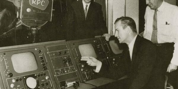 Educación por radio e televisión