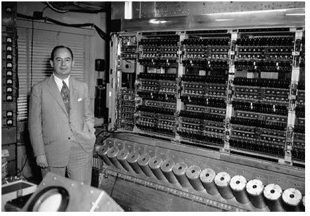 Propusieron que los Programas se Almacenen en la Memoria como si fuesen Datos