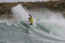 Aritz Aranburu primer surfista español en clasificarse para el Championship World Tour