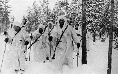 Rusia invade Finlandia.