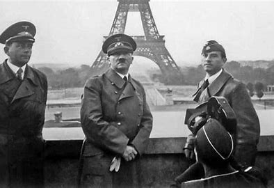 Alemania invade Francia.