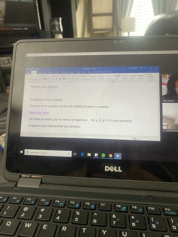 Ahora, yo soy un estudiante de tercera año y yo aprendo de mi casa.