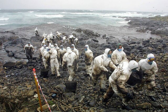 DESASTRE MEDIOAMBIENTAL PROVOCADO POR EL “PRESTIGE”