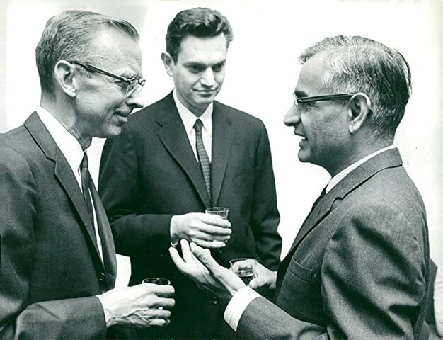 Robert Holley, Har Khorana y Marshal W. Nirenber