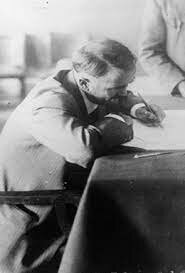 21 de mayo, 1911 Se firman los Tratados de Ciudad Juárez por medio de los cuales se pone fin a la dictadura de Porfirio Díaz.