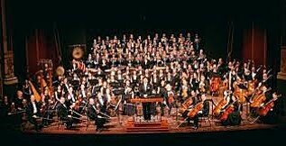 1750; Se crea la primera orquesta musical