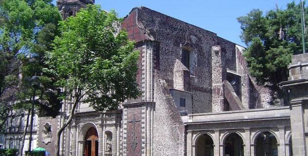 1755; Se funda el colegio apostólico de San Francisco.