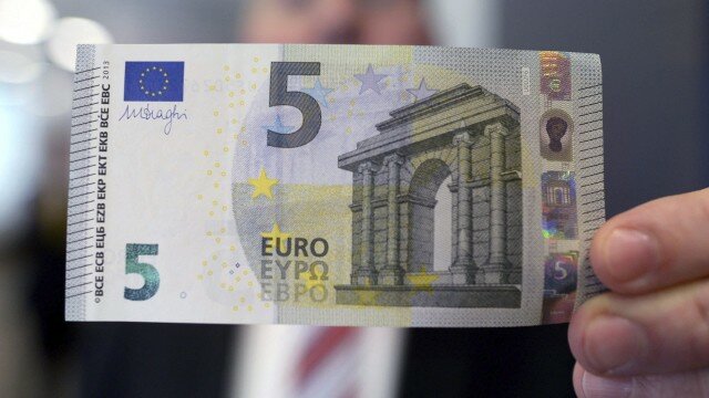 El euro entra en circulación