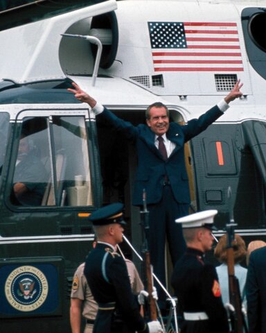 Richard Nixon renuncia a la presidencia
