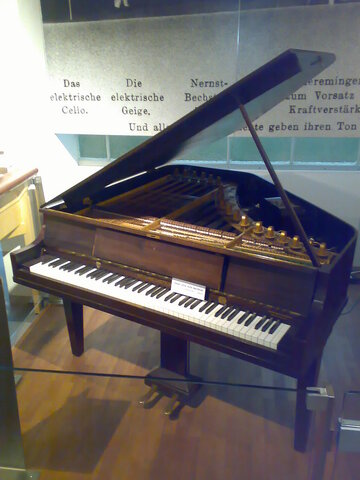 Neo-Bechstein (first electric-acoustic piano) is invented