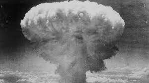 EE.UU. LLANÇA UNA BOMBA NUCLEAR A HIROSHIMA