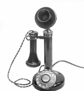 Telephone with a separate mouthpiece an earpice