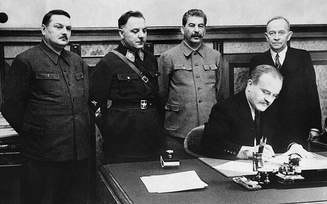 Molotov-Ribbentropi pakt