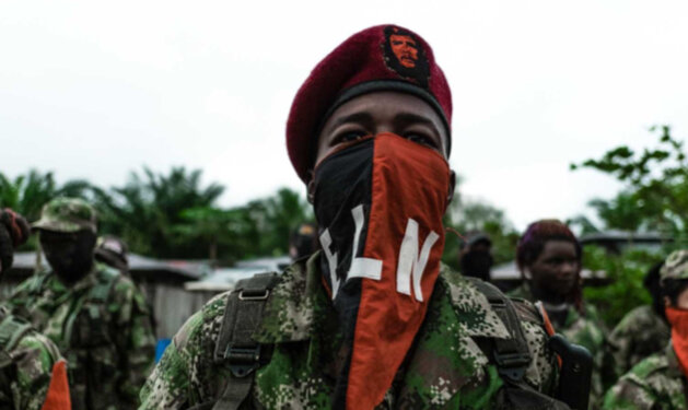 Se funda el grupo guerrillero ELN