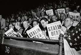 1953  tras la muerte de Stalin se genera una crisis interna para la sucesión del alto mando soviético