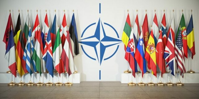 Creación de la OTAN.