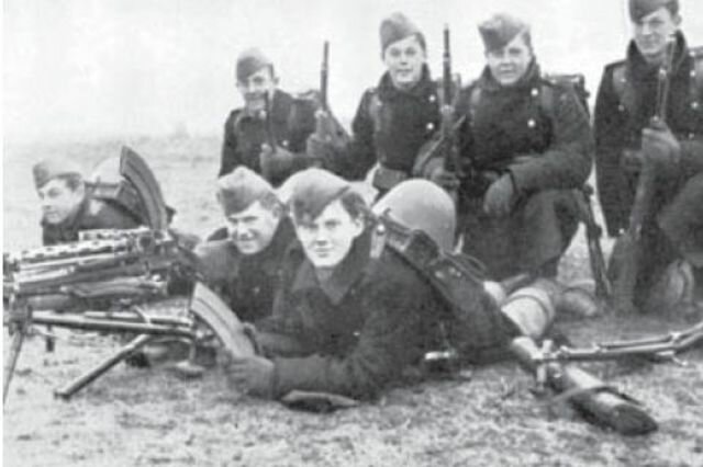 Operación Weserübung ( Alemanya ocupa Dinamarca i Noruega )