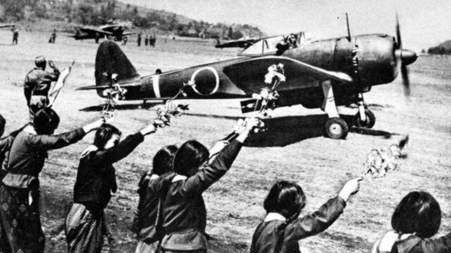 Inicio dos ataques Kamikazes