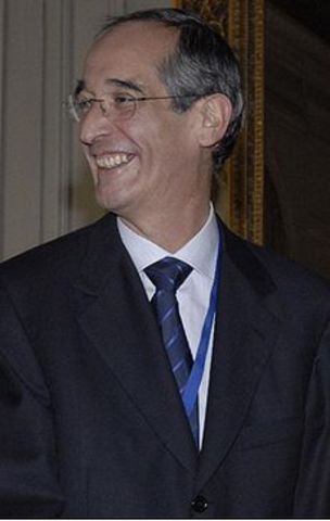 Gobierno de Avaro Colom (2008-2011)