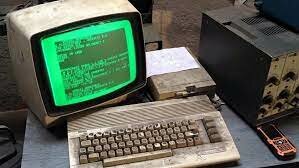 COMMODORE 64