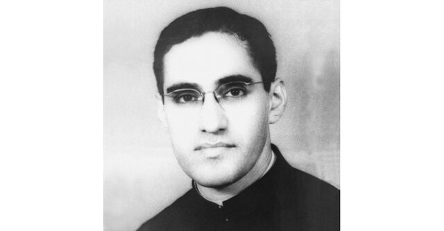 Licenciatura en Teología por la Universidad Gregoriana.