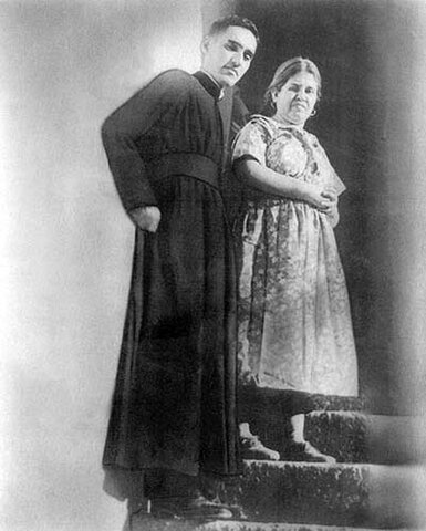 Vuelta a El Salvador y comienzo de su labor como párroco