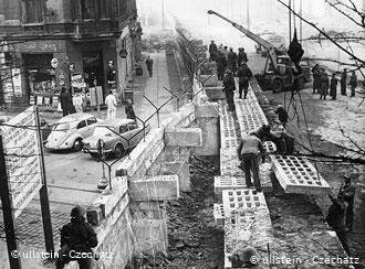 Construcción del muro de Berlín.