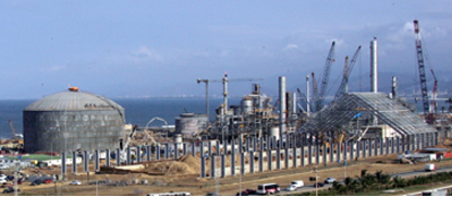 Construcción de plantas refinadoras de petróleo Morón y el Tablazo.