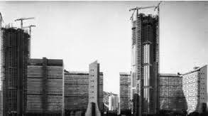 La bonanza económica permitió al gobierno llevar adelante obras de infraestructura como las torres de Parque Central, el comienzo de las obras del Metro de Caracas, 48 institutos de educación universitaria, etc.