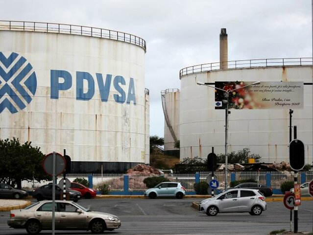 Se nacionaliza el petróleo creando la empresa Petróleos de Venezuela, S.A. (PDVSA).