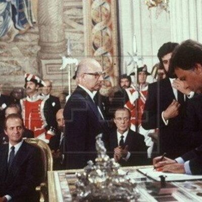 Timeline: Los gobiernos democráticos (1979-2000).