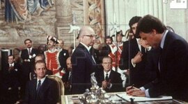 Timeline: Los gobiernos democráticos (1979-2000).