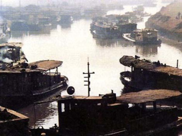 The Grand Canal of China is Constructed