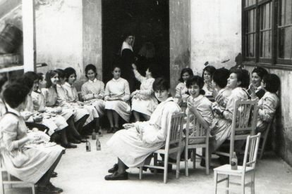 Creación de las escuelas normales femeninas para la formación de maestras