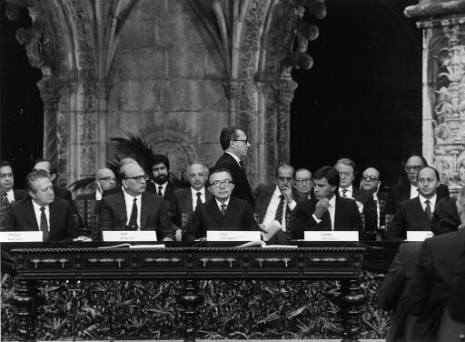 Adhesión de España y Portugal.