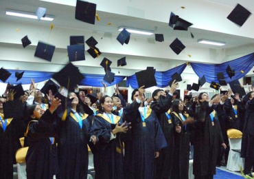 Mi grado de bachiller e inicio de estudios técnicos.