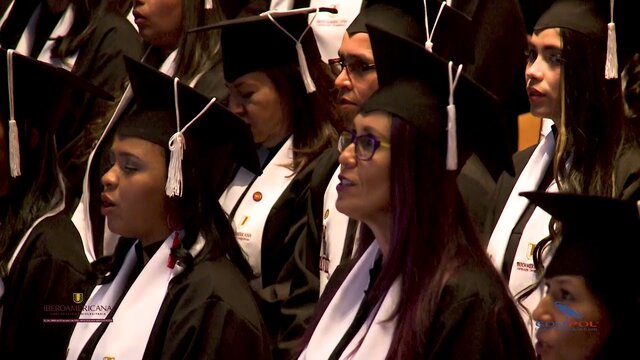 Graduándome como Psicóloga en la Ibero.