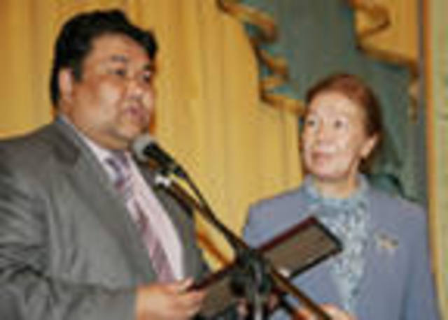 Президент Якутии наградил музыкантов, певцов и писателей