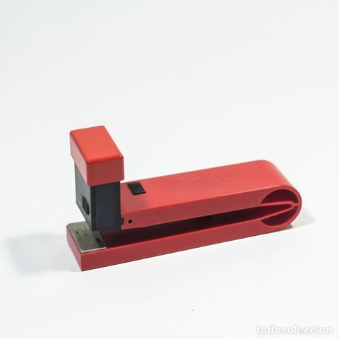 Grapadora de plástico de Guillermo Capdevila