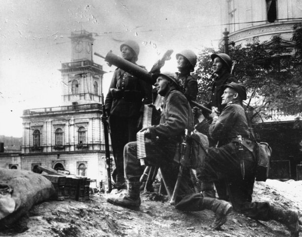 Varsovia se rinde ante el ejercito nazi