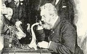 Alexander Graham Bell, usando ondas similares a las de Morse, crea el primer teléfono y moderniza la forma de comunicación