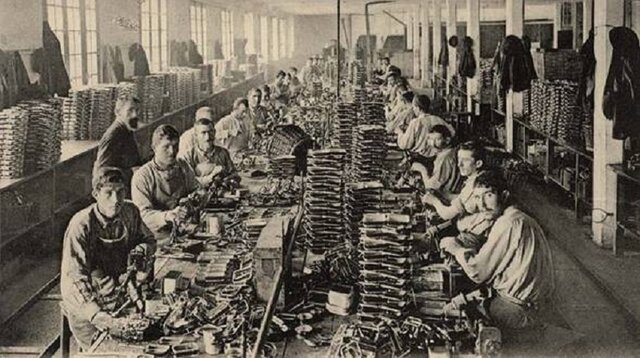 Se promulga la Ley de 8 horas de trabajo