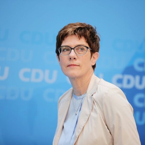 Merkels Nachfolgerin trat zur Seite