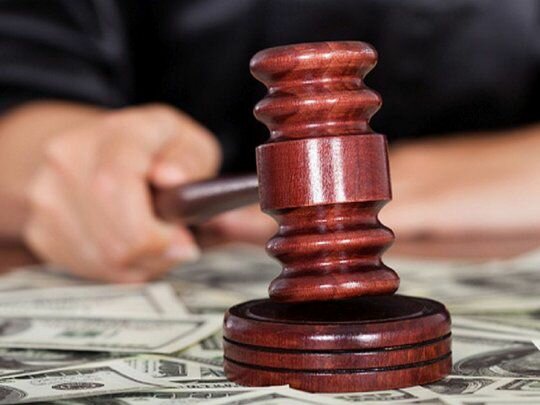 Se sanciona la Ley 24.452 que incorpora al código de comercio un nuevo régimen de cheques y la Ley 24.522 que incorpora un nuevo régimen de concursos y quiebras